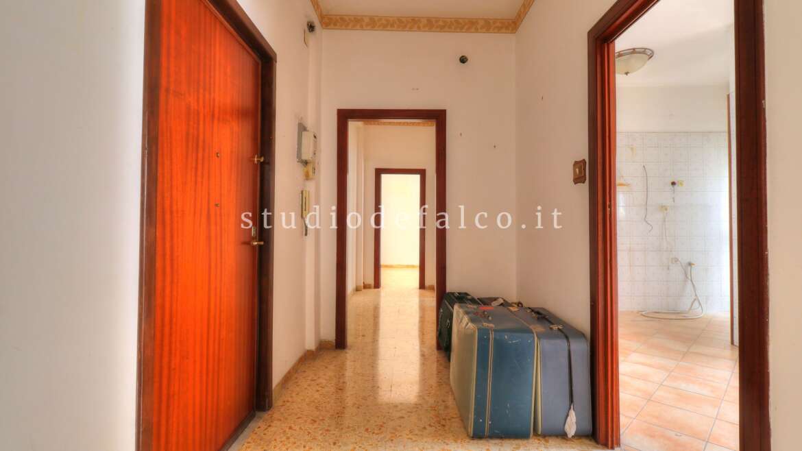 Trilocale in vendita in via Renato Gomez D’Ayala